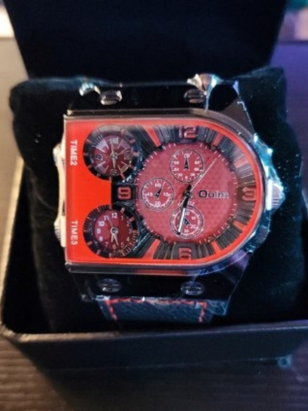 Oulm Red Multi-Dial Quartz Men's Watch